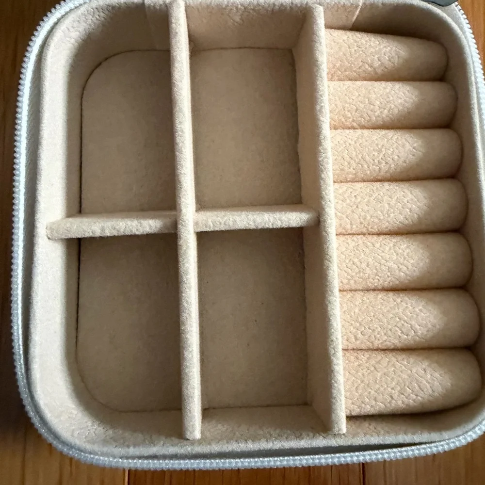 Mini Jewelry Organizer - Zippered with Mirror NWOT - Picture 2 of 5